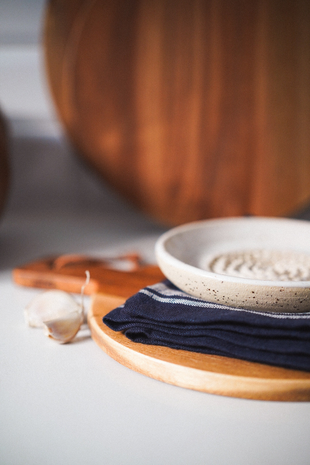 White Ceramic Garlic Plate #02