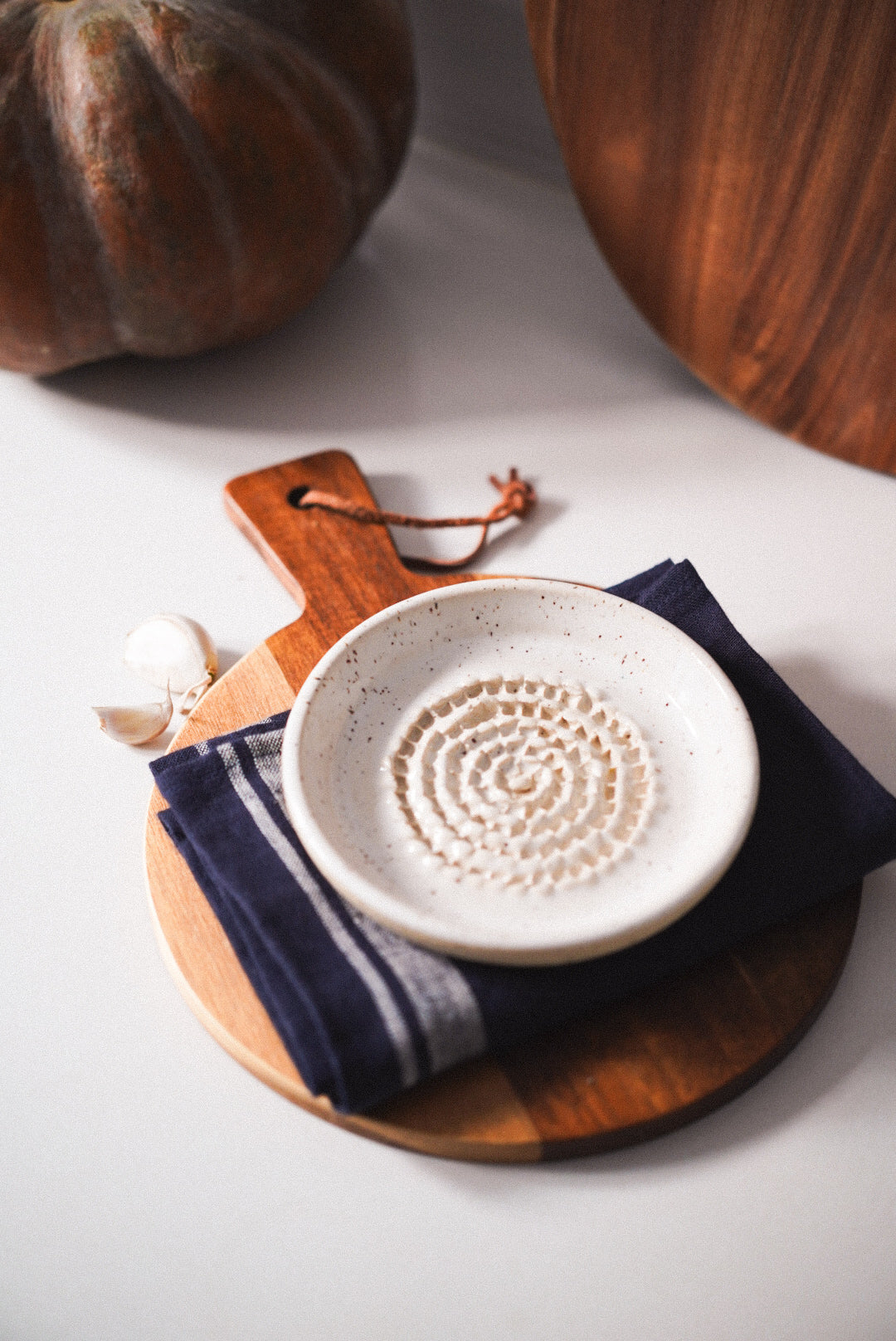 White Ceramic Garlic Plate #02