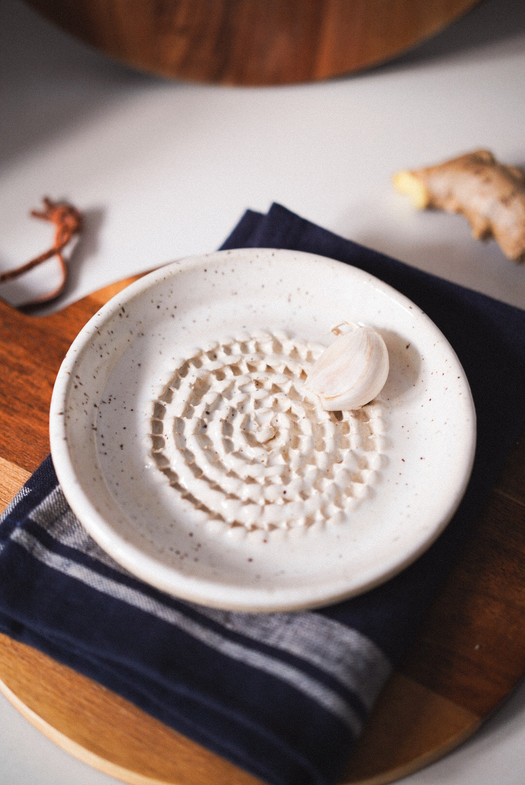 White Ceramic Garlic Plate #02