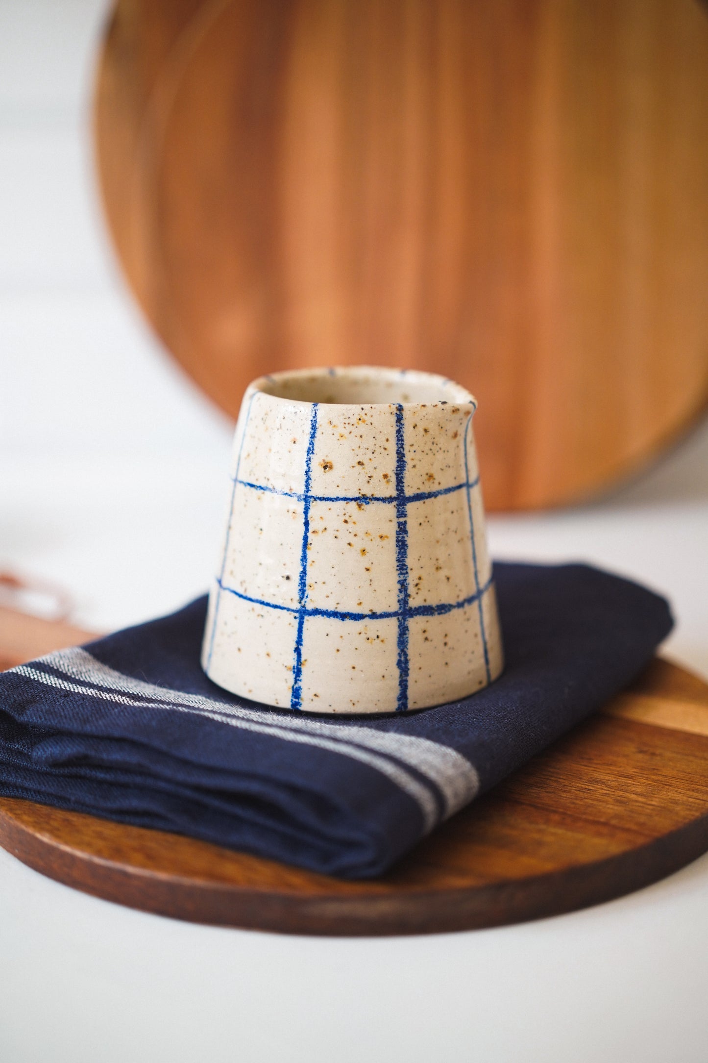 Lattiera beige a righe blu elettrico
